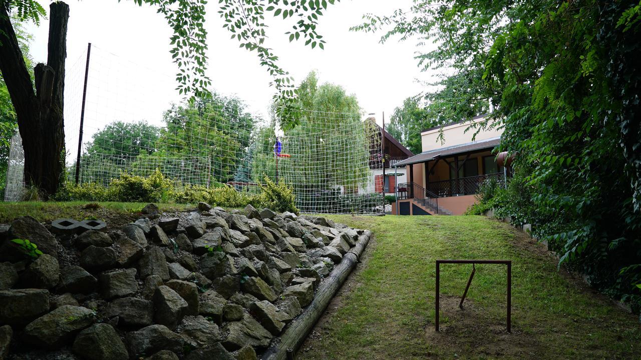 Tobo House Along The River Danube Radvaň nad Dunajom Exterior foto